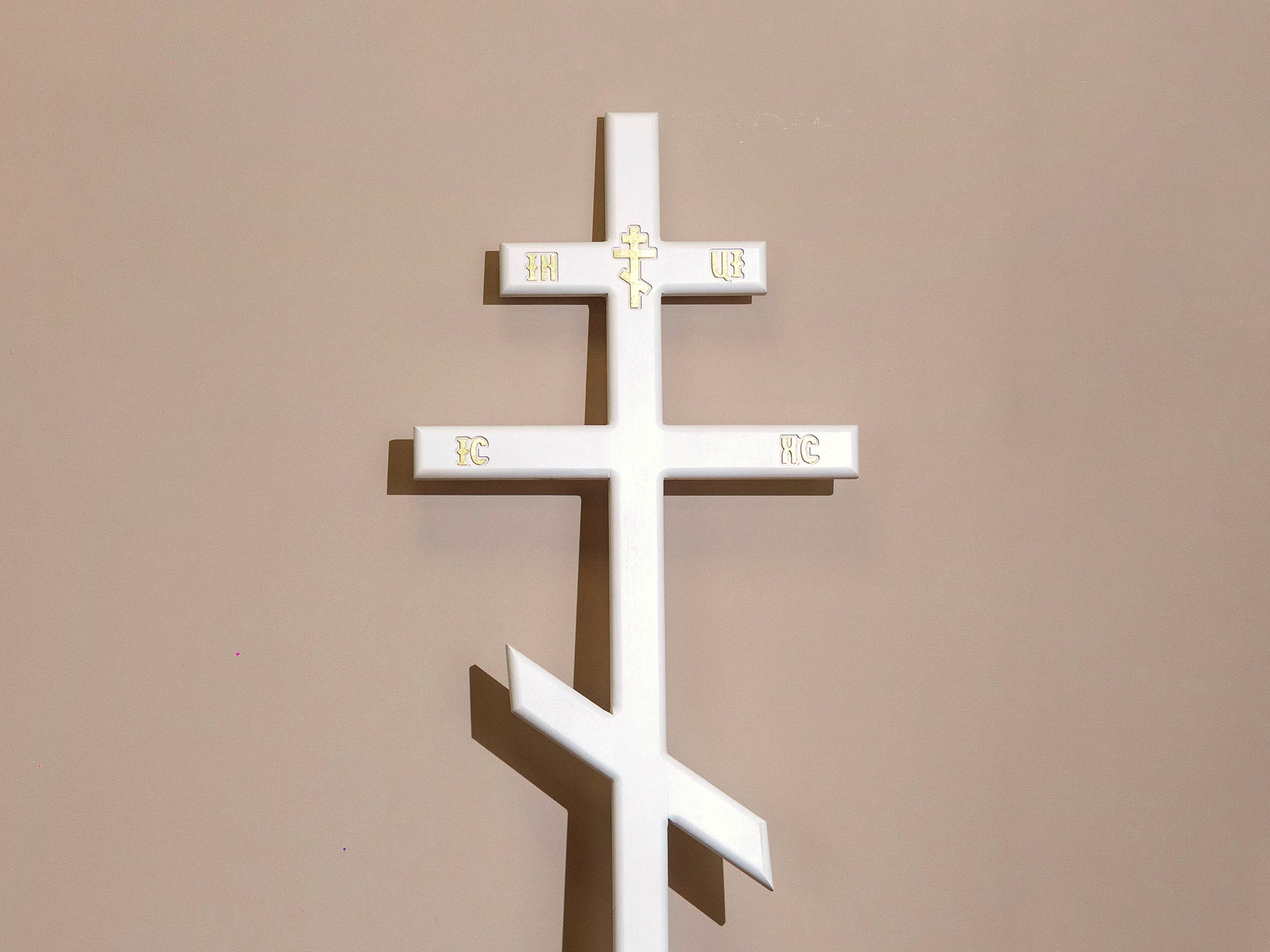 Широкий выбор деревянных крестов для похорон в филиалах похоронного бюро Angel AB