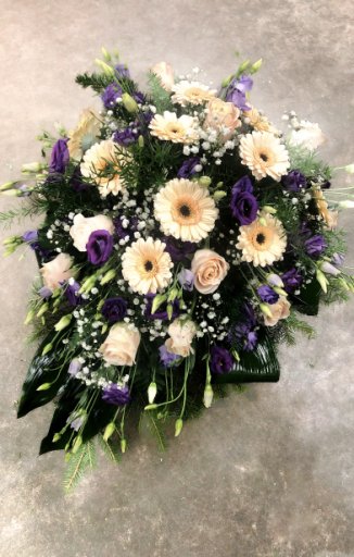 Прощальные цветы и траурные венки