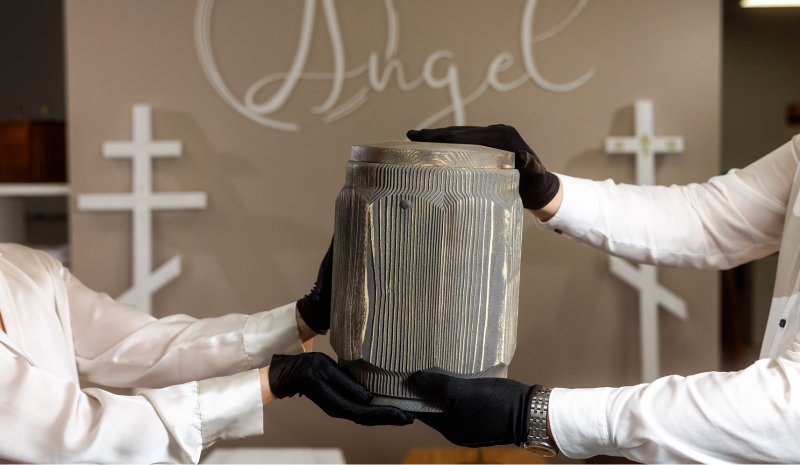 Various Urns for cremation at Latgales funeral office